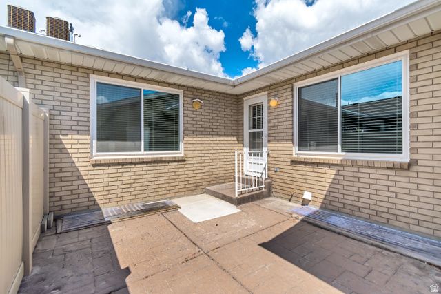 1613 W CORNERSTONE DR, South Jordan, UT 84095