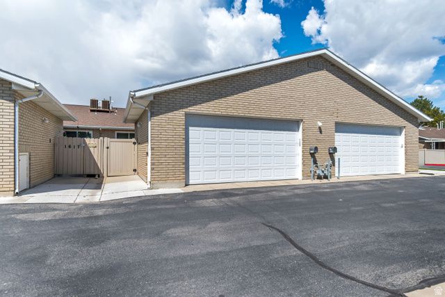 1613 W CORNERSTONE DR, South Jordan, UT 84095