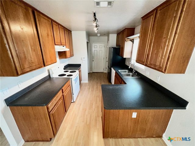 803 Sable Trail Ct, Round Rock, TX 78664