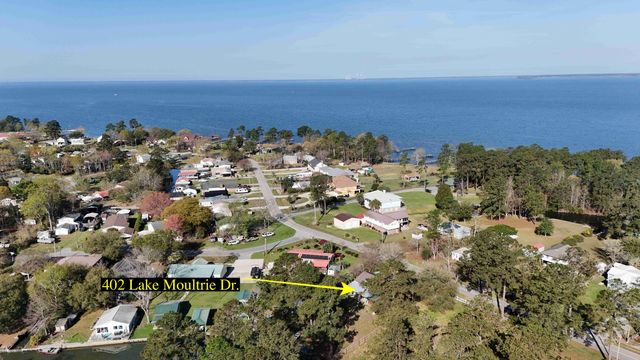 402 Lake Moultrie Drive, Bonneau, SC 29431