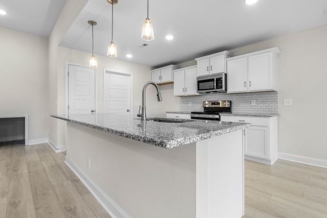 2628 Rafiki Dr, Clarksville, TN 37042