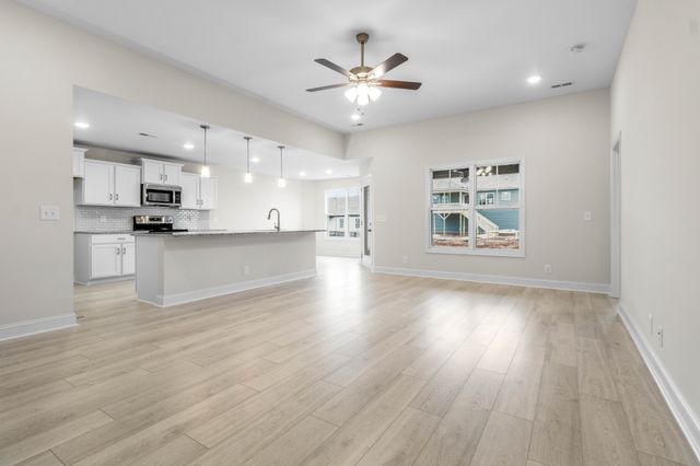 2628 Rafiki Dr, Clarksville, TN 37042