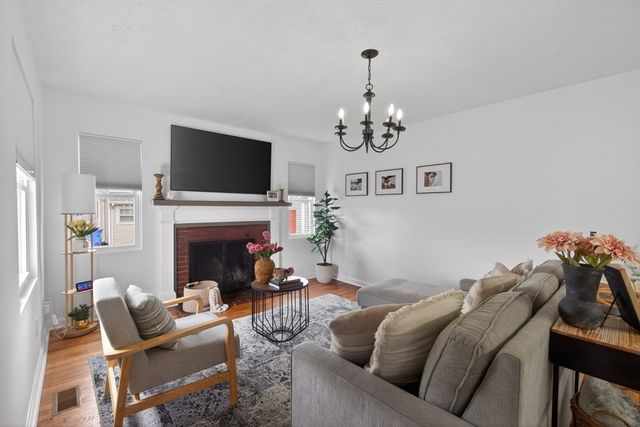 37 Blakely Ct, Fall River, MA 02720