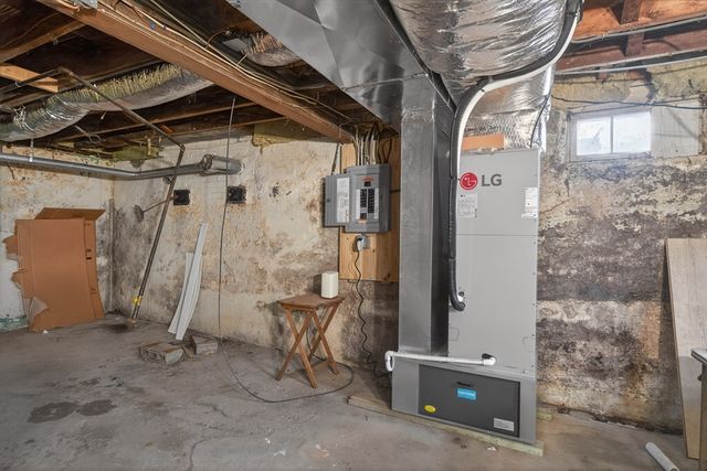 37 Blakely Ct, Fall River, MA 02720