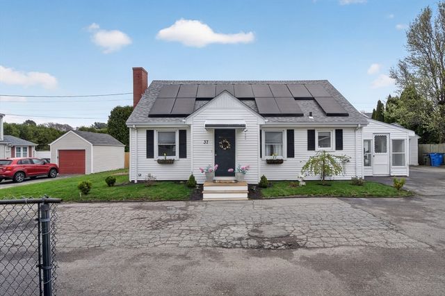 37 Blakely Ct, Fall River, MA 02720