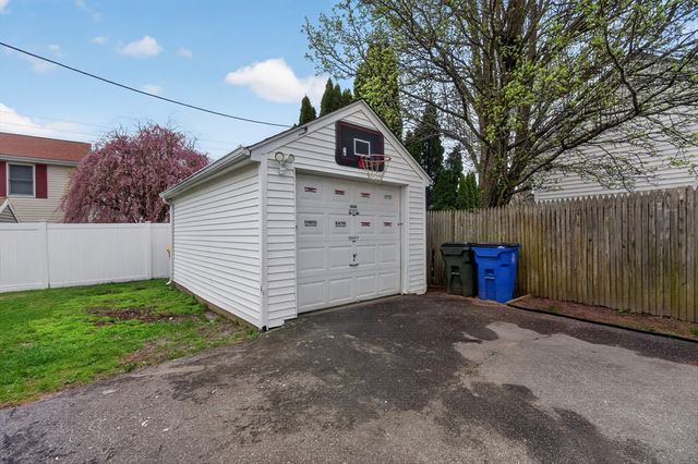 37 Blakely Ct, Fall River, MA 02720