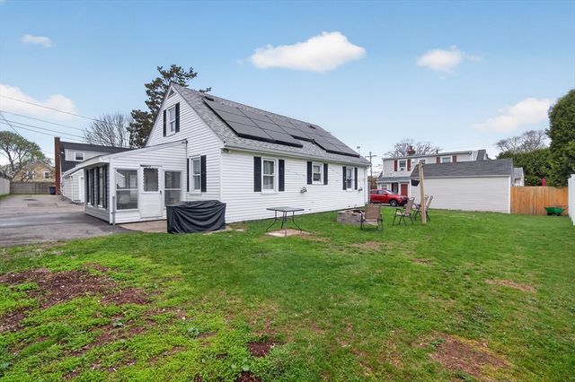 37 Blakely Ct, Fall River, MA 02720