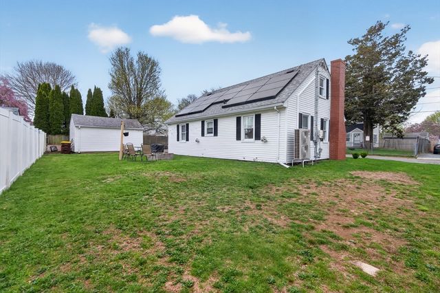 37 Blakely Ct, Fall River, MA 02720