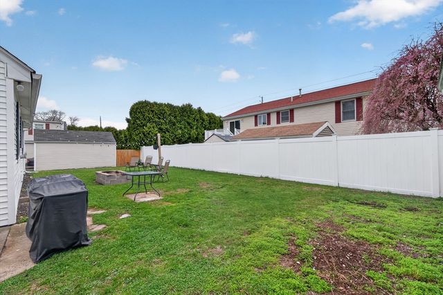 37 Blakely Ct, Fall River, MA 02720