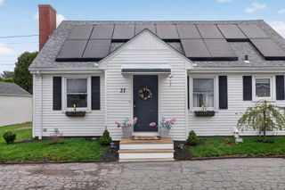 37 Blakely Ct, Fall River, MA 02720