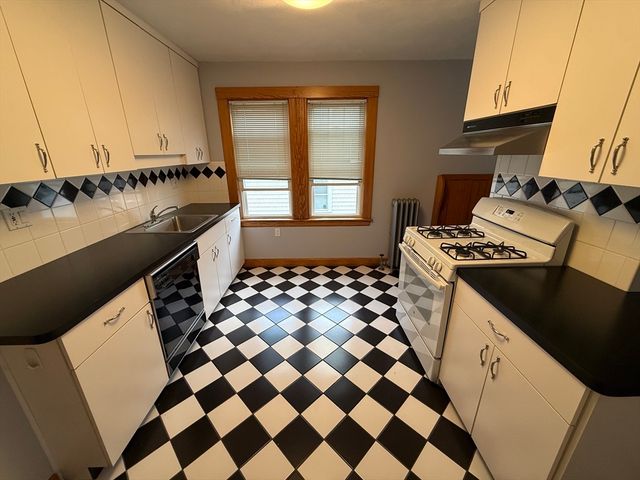 68 Templeton Parkway 68, Watertown, MA 02472