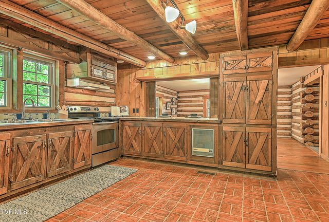 11066 Mount Calm Drive, Glade Spring, VA 24340