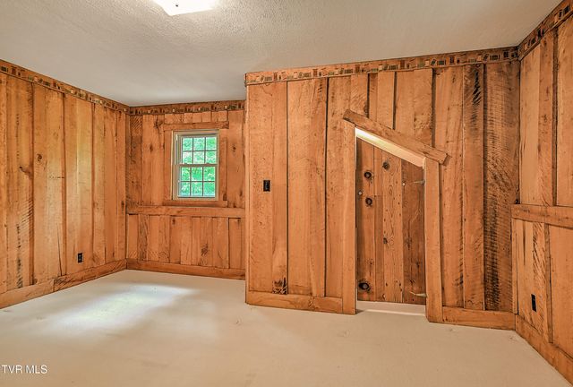 11066 Mount Calm Drive, Glade Spring, VA 24340