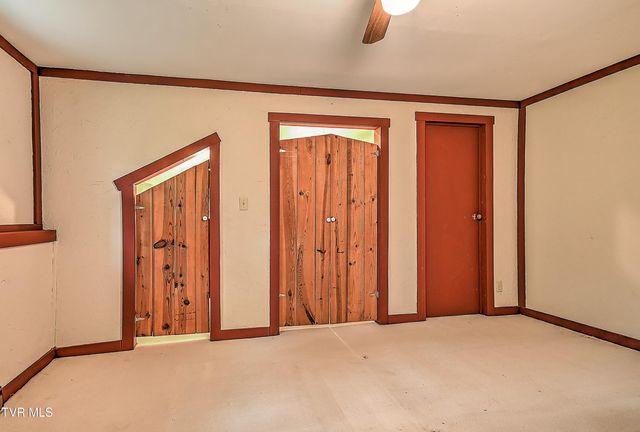 11066 Mount Calm Drive, Glade Spring, VA 24340
