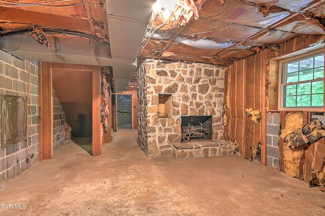 11066 Mount Calm Drive, Glade Spring, VA 24340