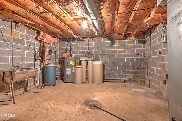 11066 Mount Calm Drive, Glade Spring, VA 24340