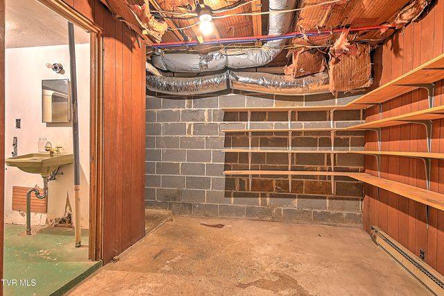 11066 Mount Calm Drive, Glade Spring, VA 24340