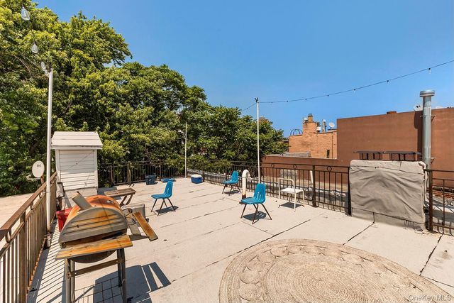 887 Lafayette Avenue, Brooklyn, NY 11221