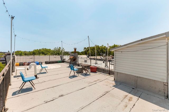 887 Lafayette Avenue, Brooklyn, NY 11221