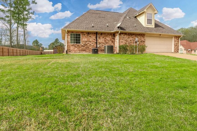 127 Copperwood Loop, Lufkin, TX 75901