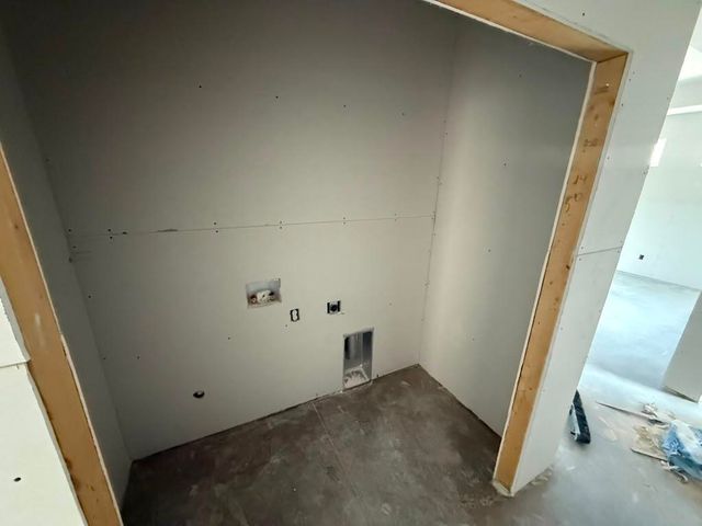 8962 E Joshua St, Bel Aire, KS 67226
