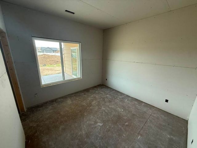 8962 E Joshua St, Bel Aire, KS 67226