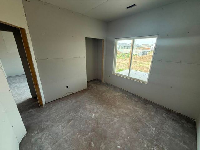 8962 E Joshua St, Bel Aire, KS 67226