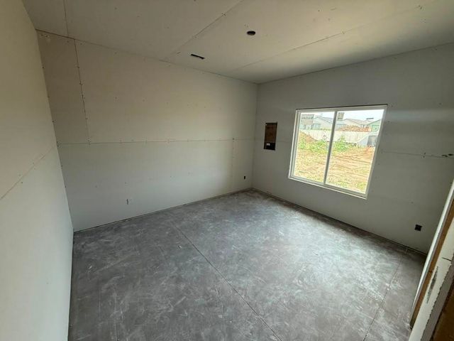 8962 E Joshua St, Bel Aire, KS 67226