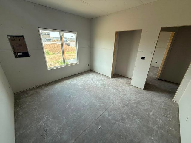 8962 E Joshua St, Bel Aire, KS 67226