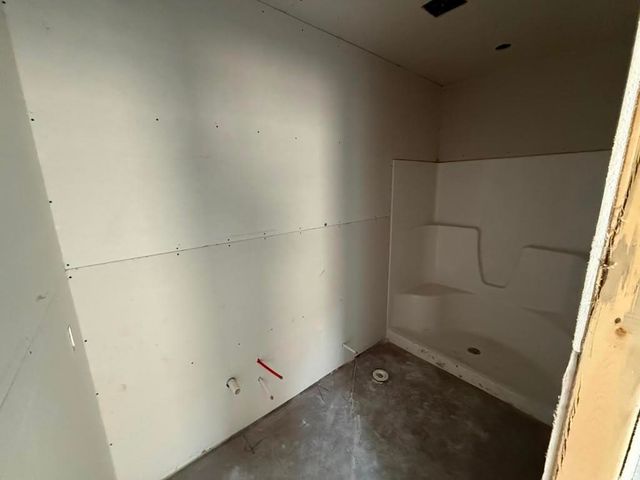 8962 E Joshua St, Bel Aire, KS 67226