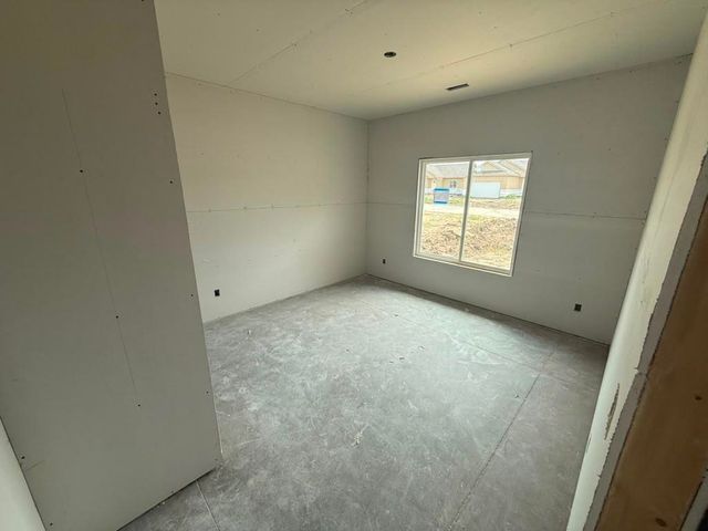 8962 E Joshua St, Bel Aire, KS 67226