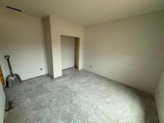 8962 E Joshua St, Bel Aire, KS 67226