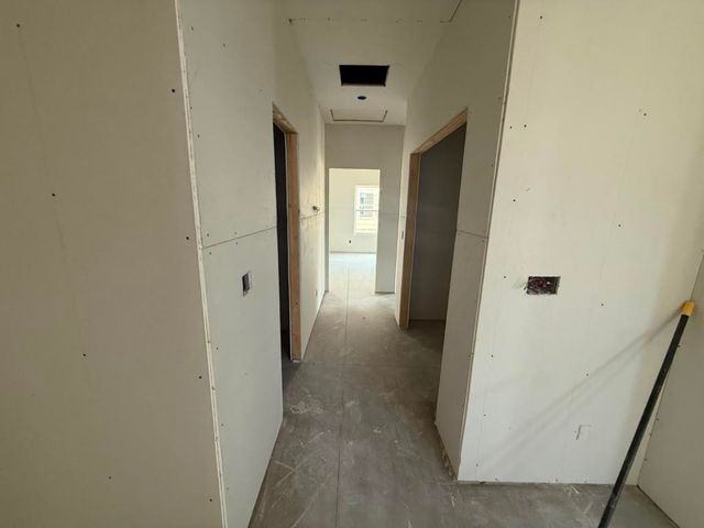 8962 E Joshua St, Bel Aire, KS 67226