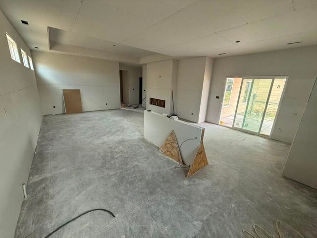 8962 E Joshua St, Bel Aire, KS 67226