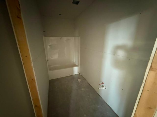 8962 E Joshua St, Bel Aire, KS 67226