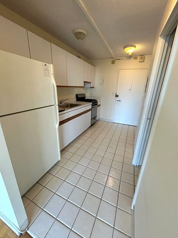 44 Washington St 611, Brookline, MA 02445