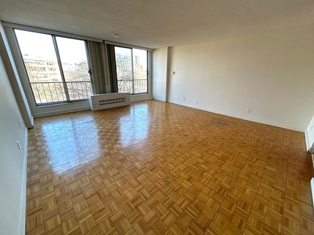 44 Washington St 611, Brookline, MA 02445