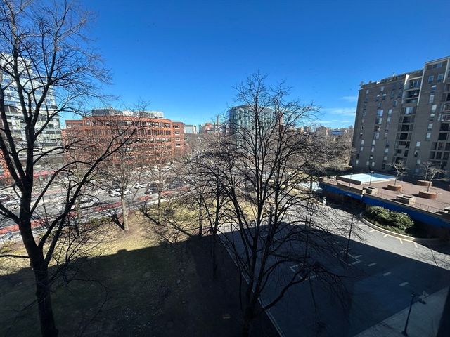 44 Washington St 611, Brookline, MA 02445