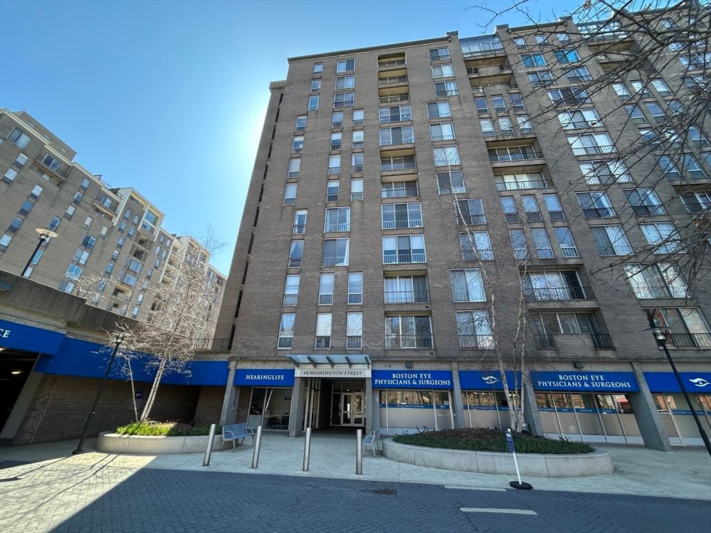 44 Washington St 611, Brookline, MA 02445