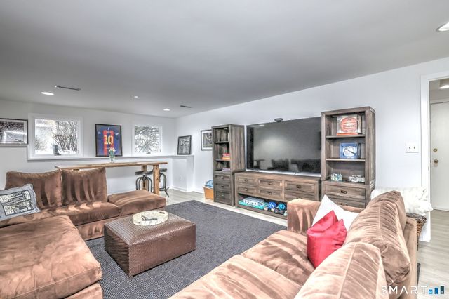 690 Forest Road 651, West Haven, CT 06516