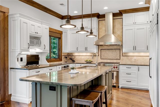 114 Club Cove Way, Sunset, SC 29685