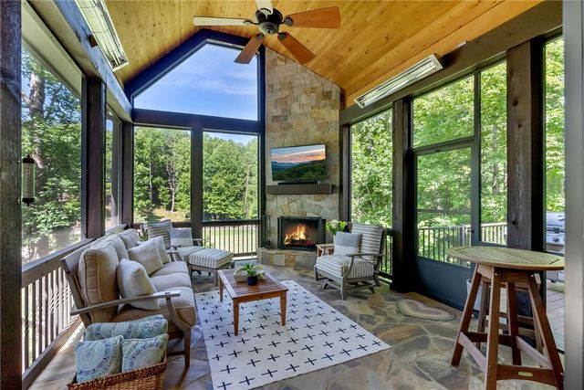 114 Club Cove Way, Sunset, SC 29685