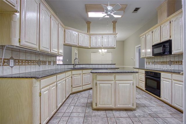 9 N Cay Court, Angleton, TX 77515