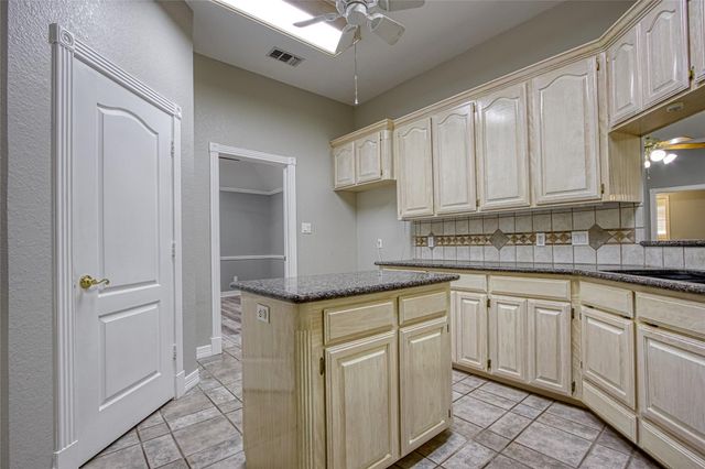 9 N Cay Court, Angleton, TX 77515