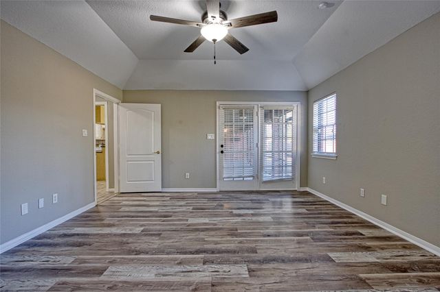 9 N Cay Court, Angleton, TX 77515