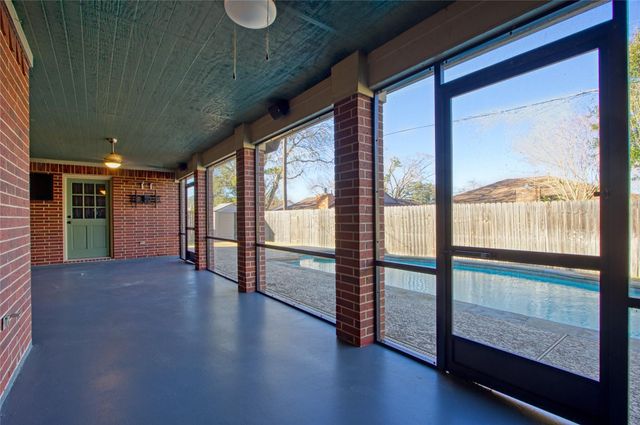 9 N Cay Court, Angleton, TX 77515