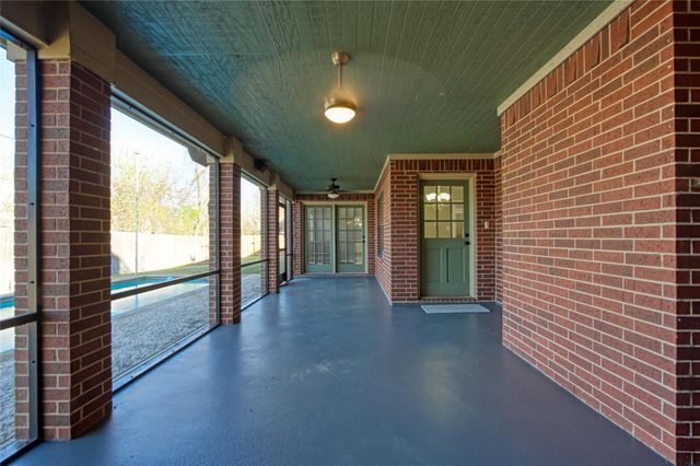 9 N Cay Court, Angleton, TX 77515