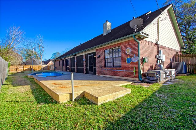 9 N Cay Court, Angleton, TX 77515