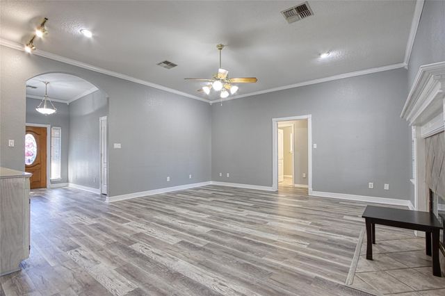 9 N Cay Court, Angleton, TX 77515