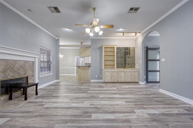 9 N Cay Court, Angleton, TX 77515